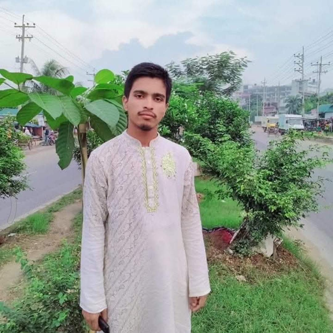 কবিতাঃ লা’শ