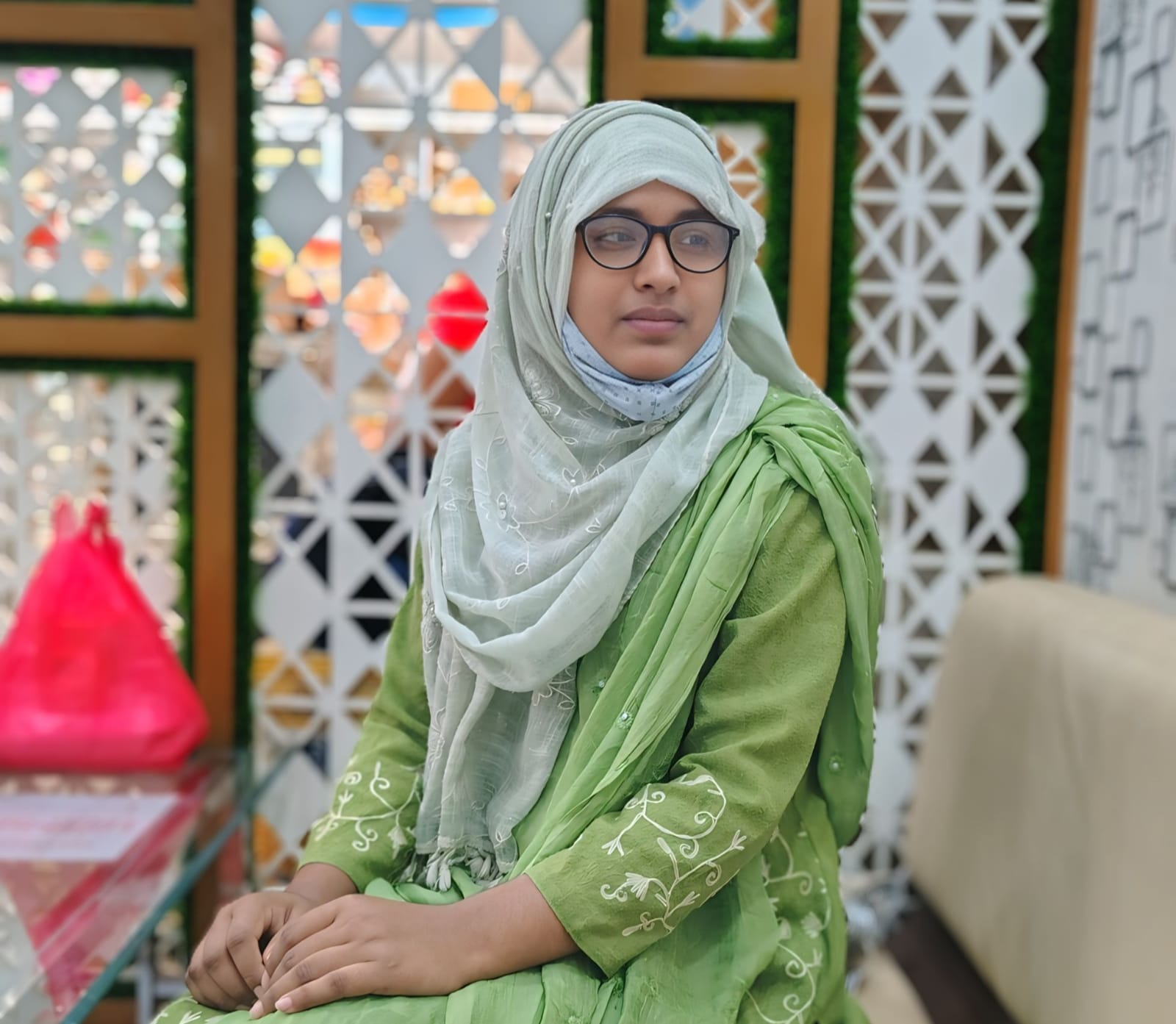 কবিতাঃ মানুষ বড় হয়