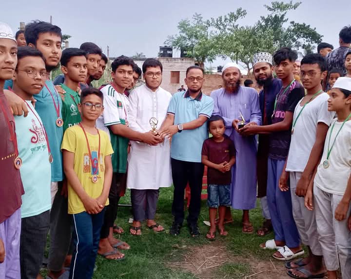 রিয়াদুল জান্নাহ্ হিফযৃ মাদরাসার ছাত্রদের ক্রিকেট টুর্নামেন্টে ক দল চ্যাম্পিয়ন, খ দল রানার্সআপ
