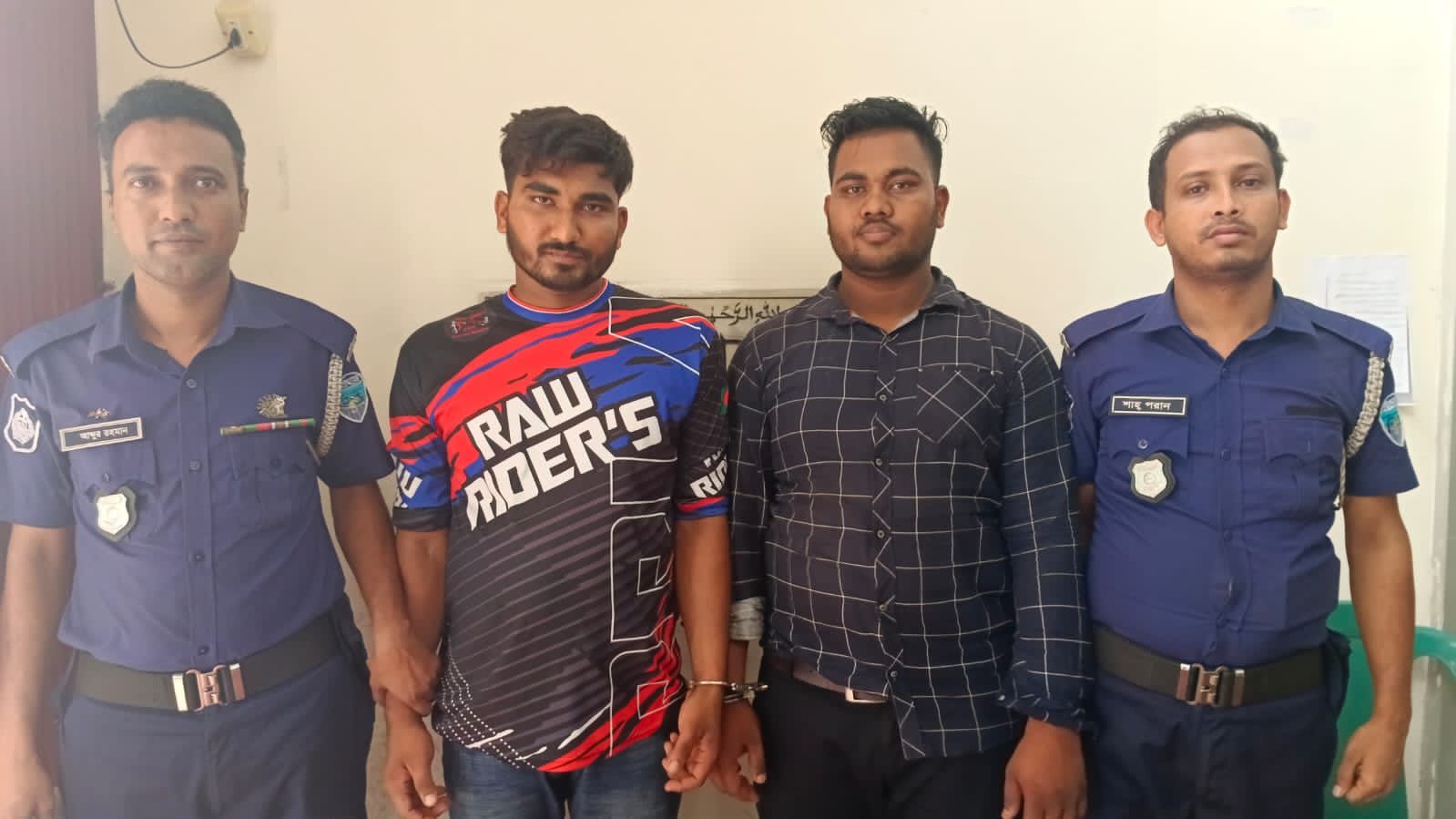 পটিয়া থানার ওসি আবু জায়েদ নুর এর নেতৃত্বে দুর্ধর্ষ  চোর চক্রের ২ সদস্য আটক