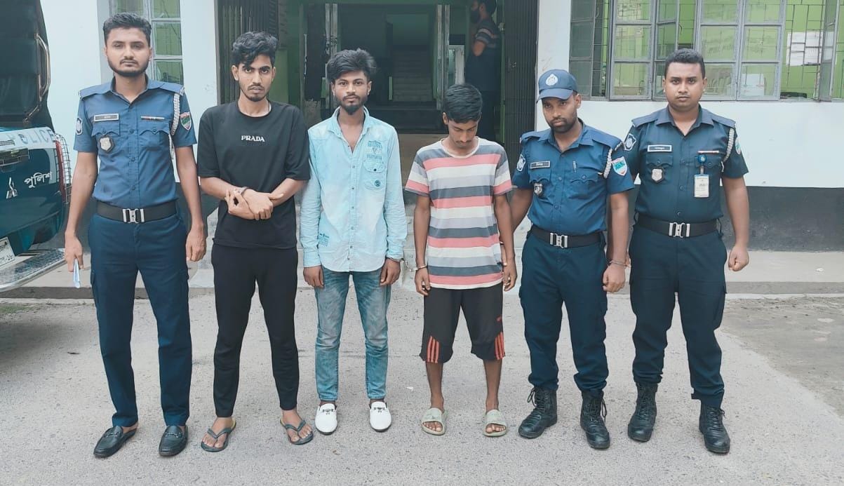 খুলনার রূপসায় স্বামীকে বেঁধে স্ত্রীকে ধর্ষণের অভিযোগে মামলা, গ্রেফতার-০২