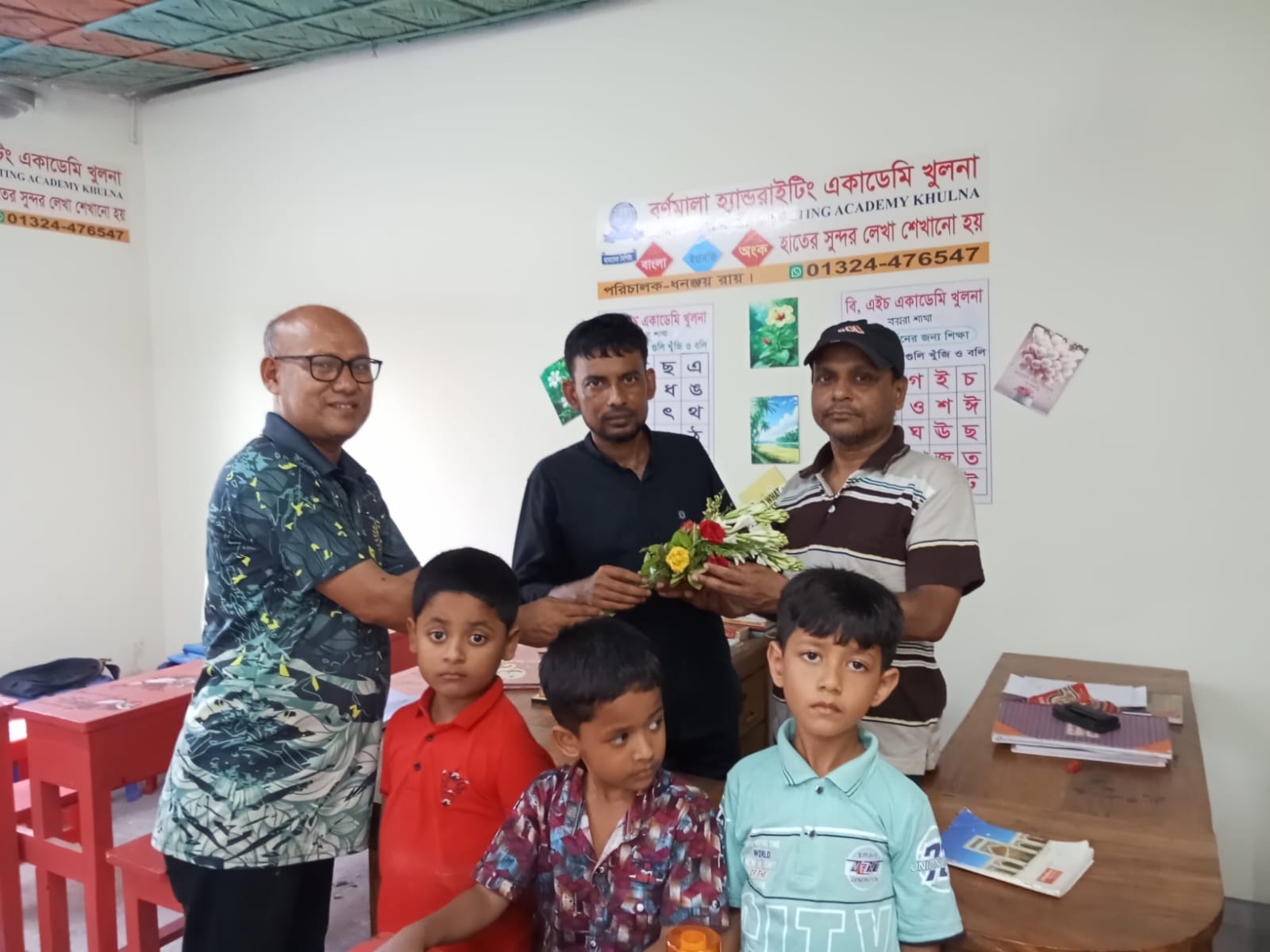 খুলনায় বর্ণমালা হ্যান্ডরাইটিং একাডেমি পরিদর্শন করেন আলো মিডিয়া গ্রুপ এর প্রতিষ্ঠাতা পরিচালক আহমেদ হোসাইন ছানু
