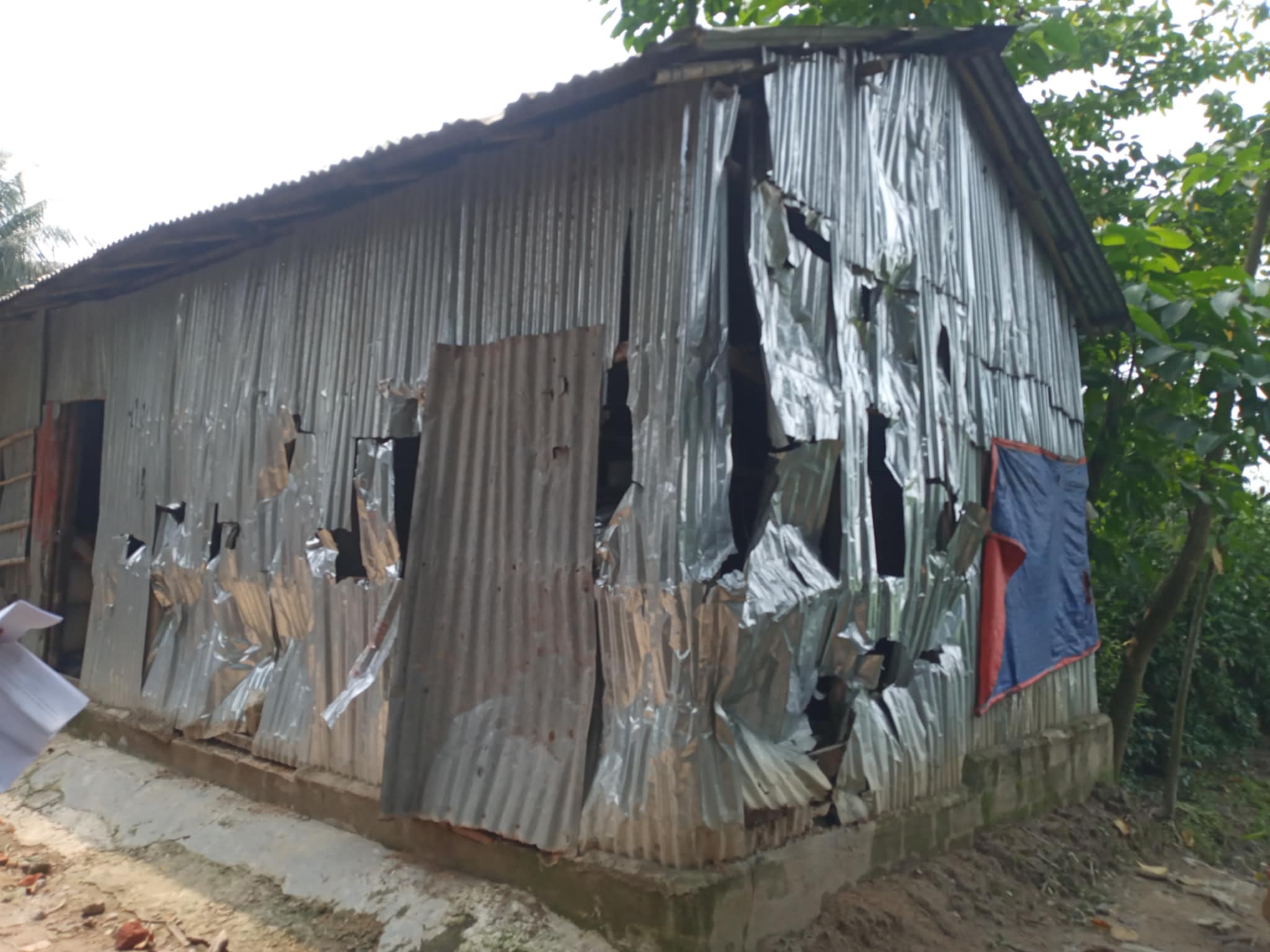 সুনামগঞ্জে প্রতিপক্ষের হামলায় আহত ৪, মালামাল লুট, ঘরবাড়ি ভাঙচুর