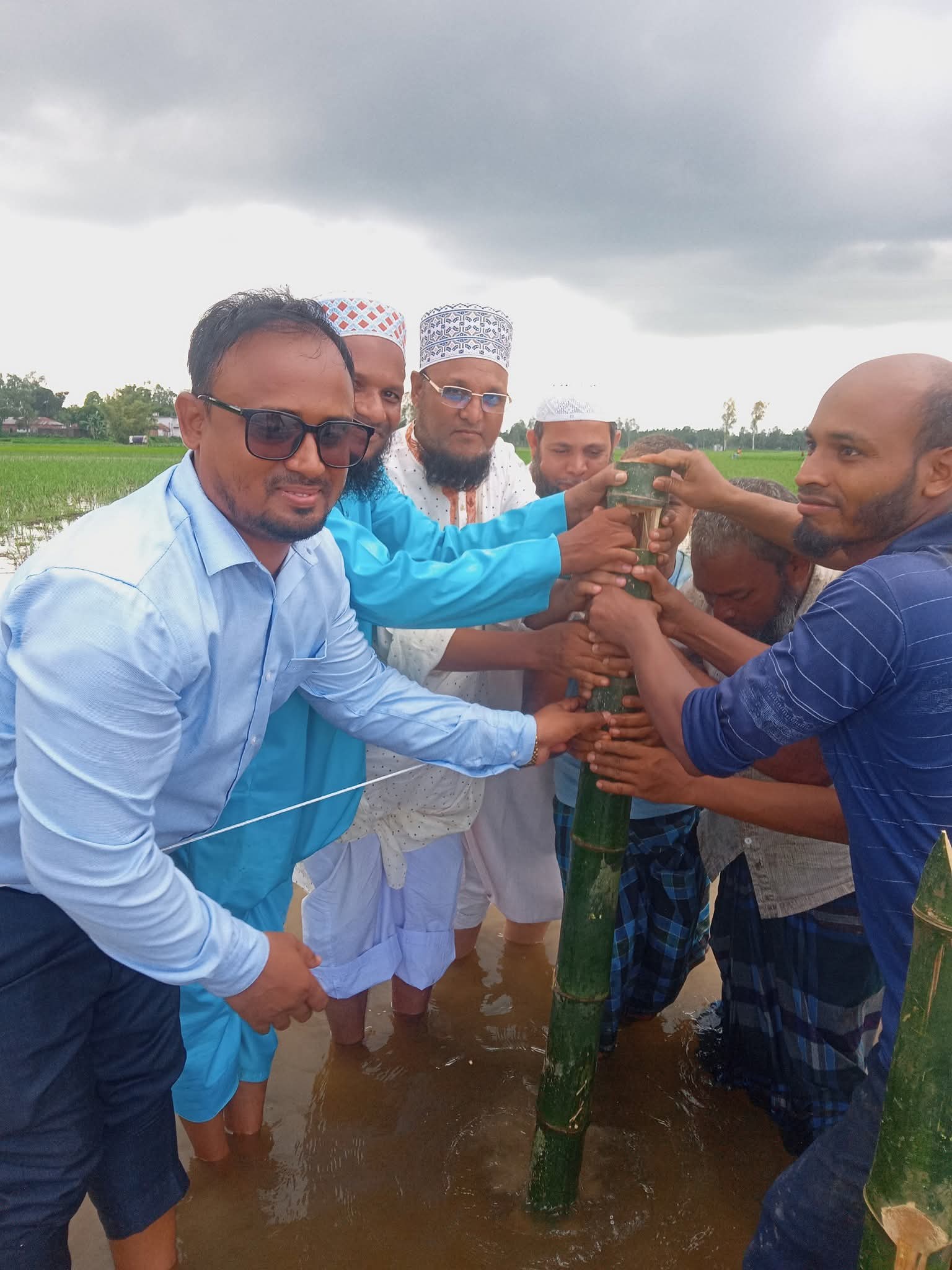 নীলফামারীর ডিমলায় যাতায়াত সংকটে জনগণের পাশে জামায়াত ইসলামী