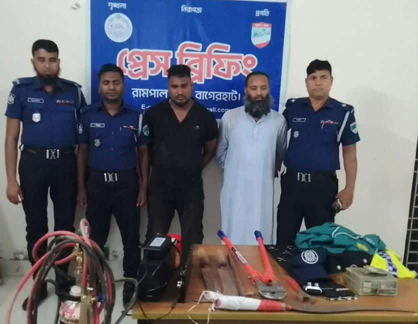 পুলিশ পরিচয় ডাকাতি ১২ ঘণ্টার মধ্যে (২) ডাকাত গ্রেপ্তার