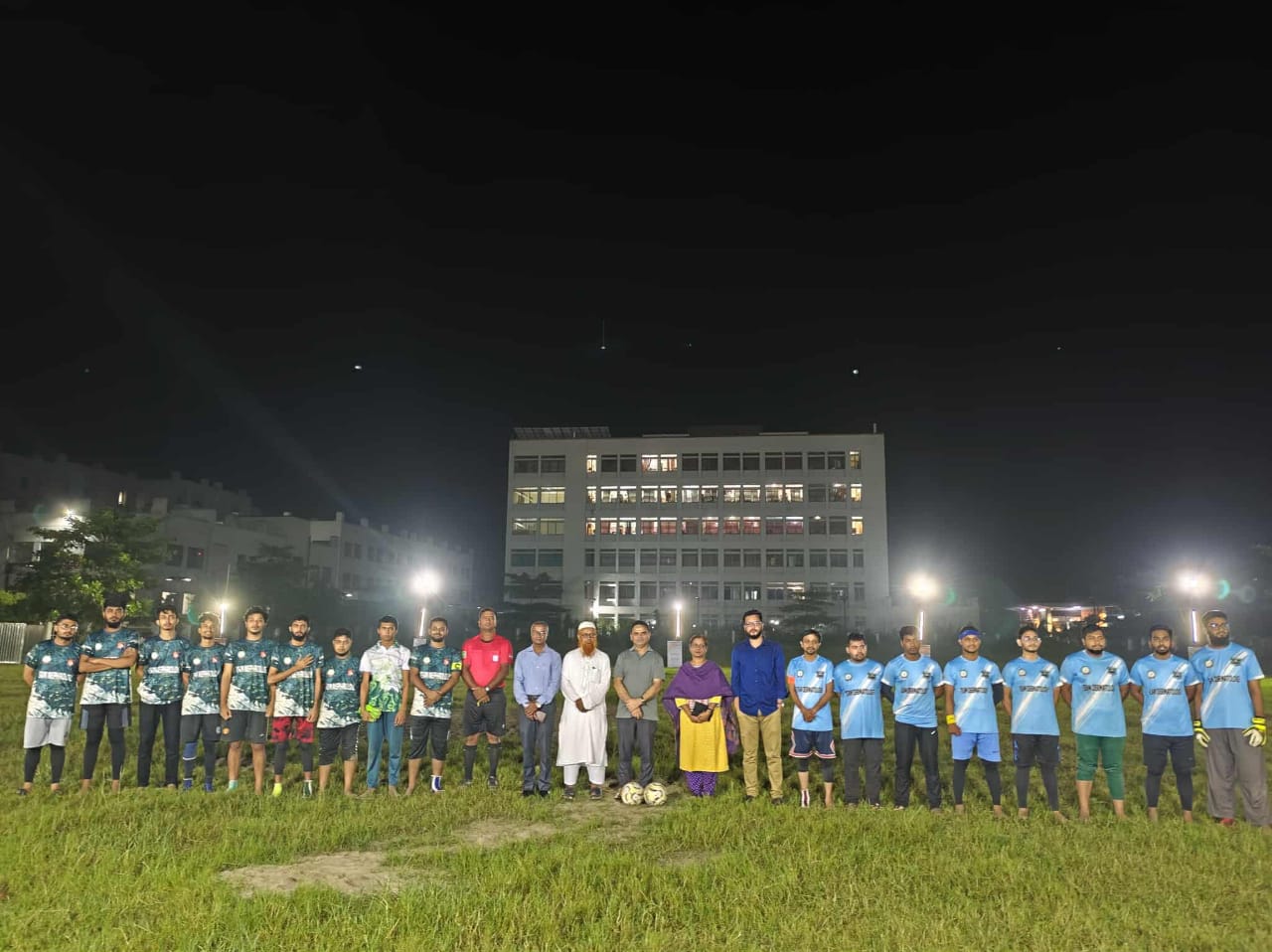 শহীদ সৈয়দ নজরুল ইসলাম মেডিকেল কলেজ ও হাসপাতালে ইন্টার্নি ডাক্তারদের নাইট ফুটবল টুর্নামেন্ট অনুষ্ঠিত