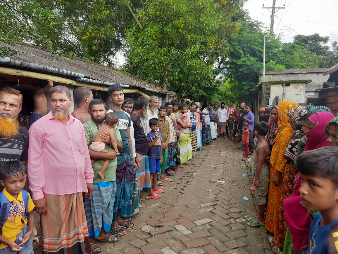 কয়রায় প্রবাসী পরিবারের ওপর হামলা, সোহেল–সাইফুল্লাহর শাস্তির দাবিতে মানববন্ধন