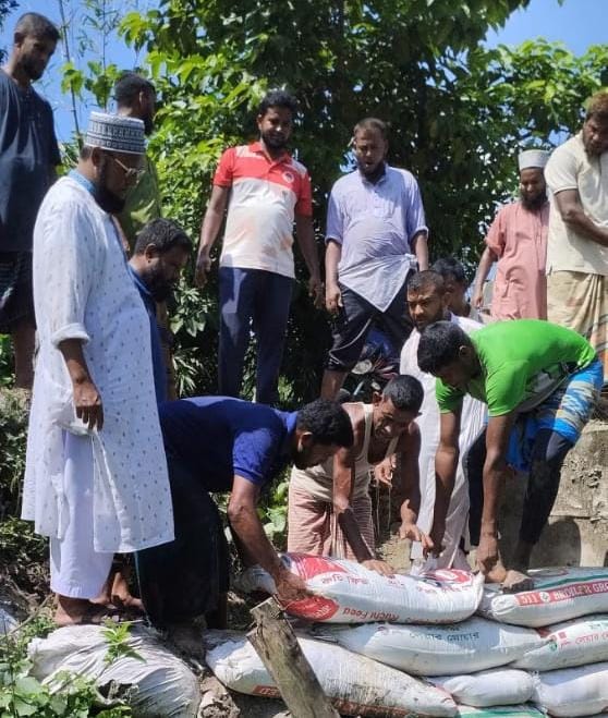 নিজস্ব অর্থায়নে রাস্তাঘাট উন্নয়ন করলো পূর্ব ছাতনাই ইউনিয়ন জামায়াত