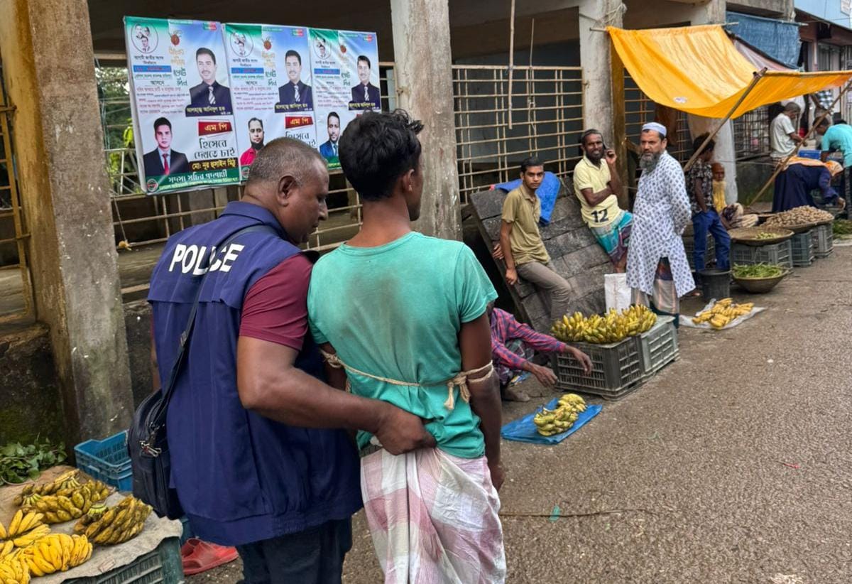 ধর্মপাশার বাদশাগঞ্জ বাজারে এক চোর আটক