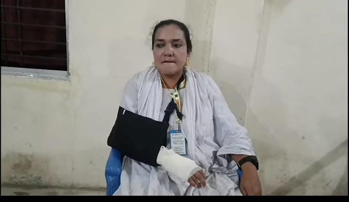 মহিলা সাংবাদিককে মারধর ও আসামিকে টাকা নিয়ে ছেড়ে দেওয়ার অভিযোগে এএসআই সিদ্দিকের বিরুদ্ধে এলাকায় তোলপাড়