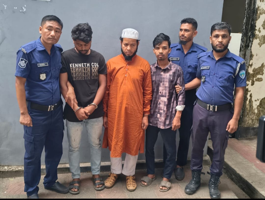 লোহাগাড়া থানা পুলিশের অভিযানে পুলিশ ক্লিয়ারেন্স সার্টিফিকেট জালিয়াতি চক্রের ৩ সদস্য আটক
