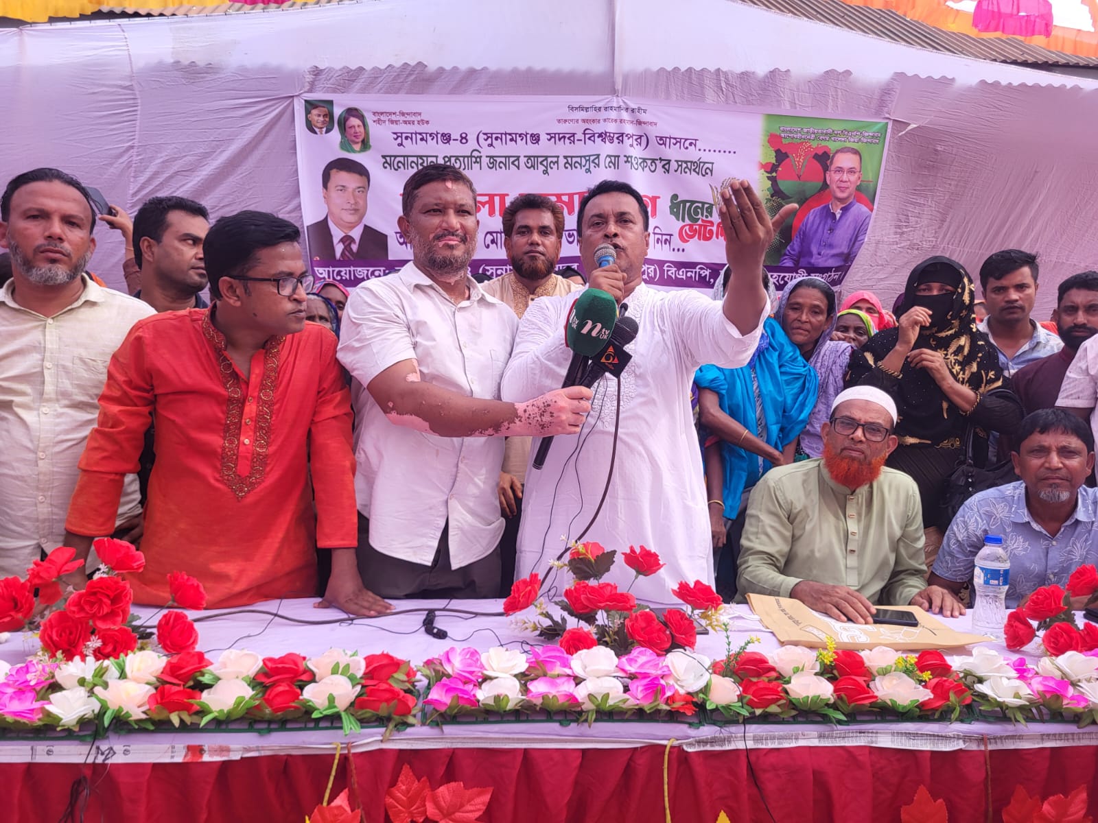 নারী সমাবেশে নারীদের ঢল শওকত ভাই স্লোগানে মুখরিত বিশ্বম্ভপুর উপজেলা