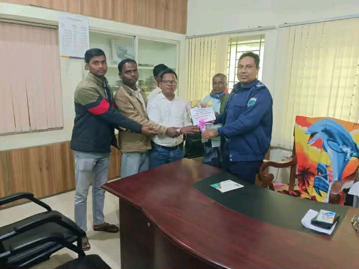 নিয়ামতপুরে নবাগত ওসিকে জাতীয় আদিবাসী পরিষদের শুভেচ্ছা ও মতবিনিময়
