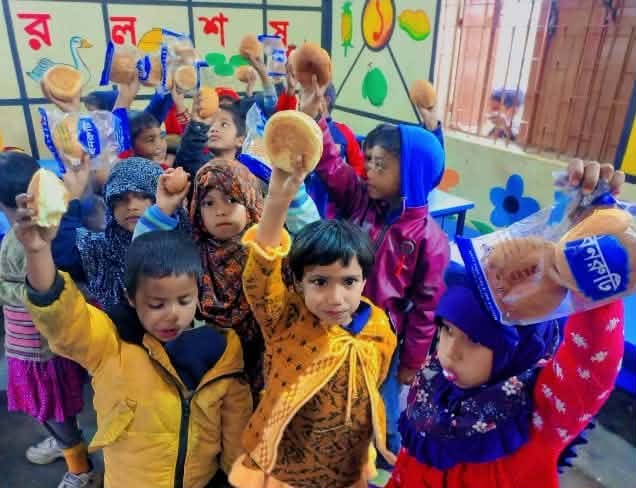 জলঢাকায় ২৪৮ প্রাথমিক বিদ্যালয়ে একযোগে খাদ্য বিতরণ শুরু