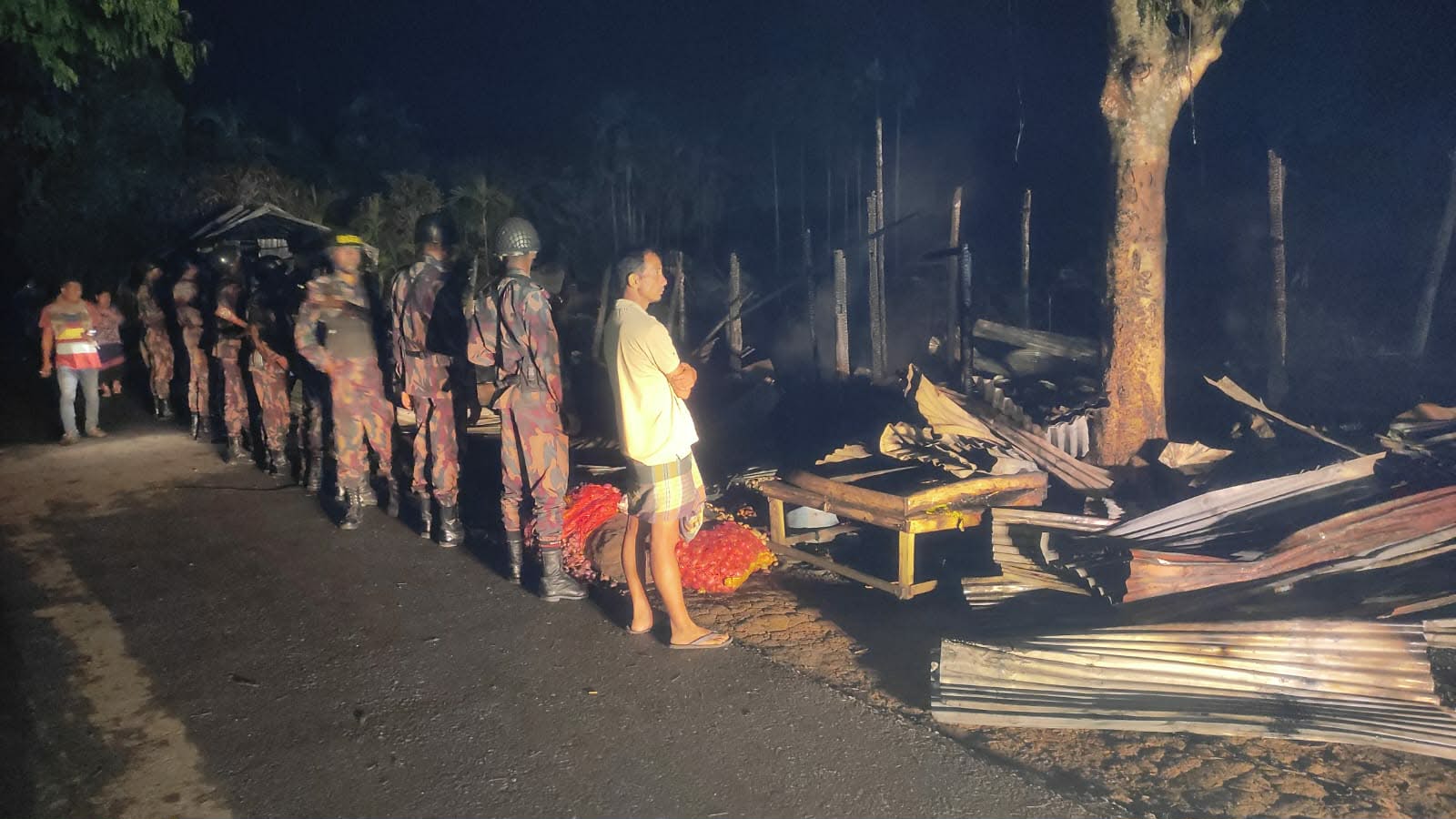 দীঘিনালায় ভয়াবহ অগ্নিকাণ্ডে ৯টি দোকান পুড়ে ছাই, ক্ষতি প্রায় সাড়ে ১৭ লাখ টাকা