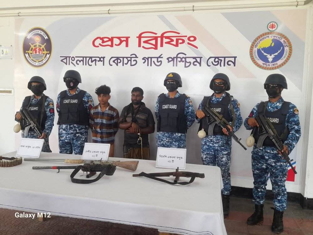 সুন্দরবনে কোস্ট গার্ডের অভিযানে ডাকাত বাহিনীর দুই সদস্য আটক, ৪ জেলে উদ্ধার