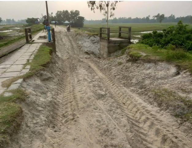 সংস্কারের এক বছরেই বুড়ি তিস্তা রক্ষা বাঁধে ধস, বালু সিন্ডিকেটের দৌরাত্ম্যে জনদুর্ভোগ চরমে