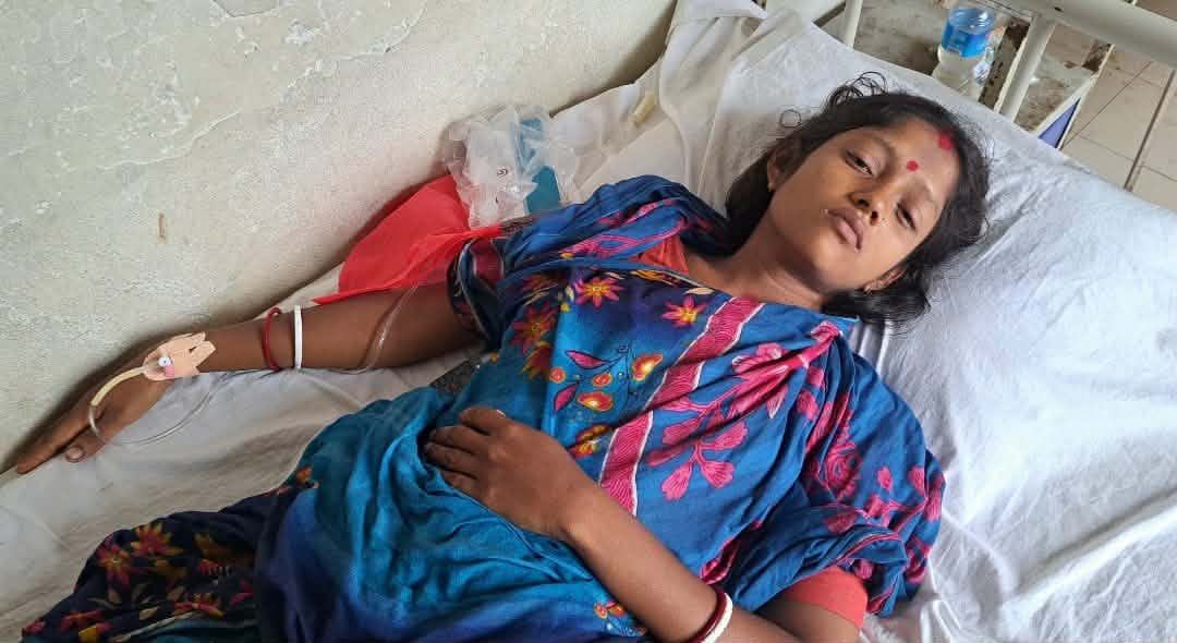 পাইকগাছায় পরকীয়া ও যৌতুকের দাবিতে স্ত্রীকে মারধর; শিশু কন্যাসহ বাড়িছাড়া