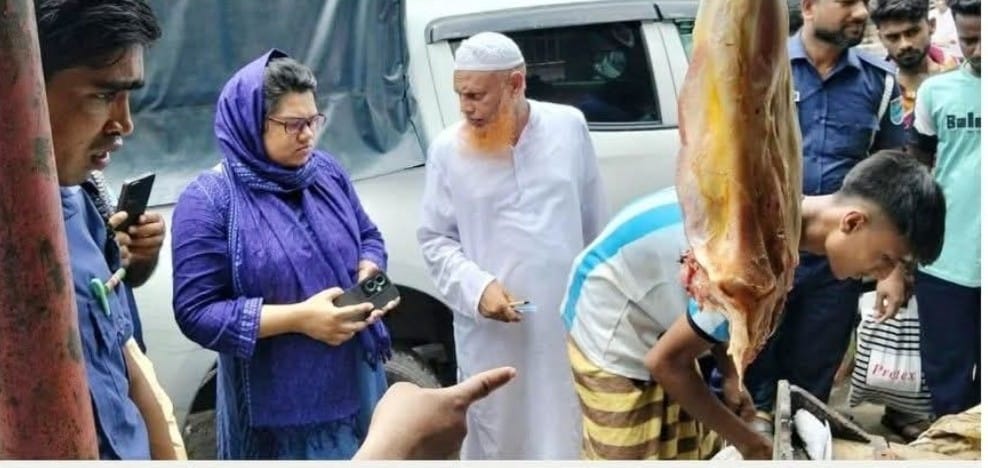 কটিয়াদীতে ভ্রাম্যমান আদালত পচাঁ গরুর মাংস বিক্রেতাকে ৫০ হাজার টাকা জরিমানা
