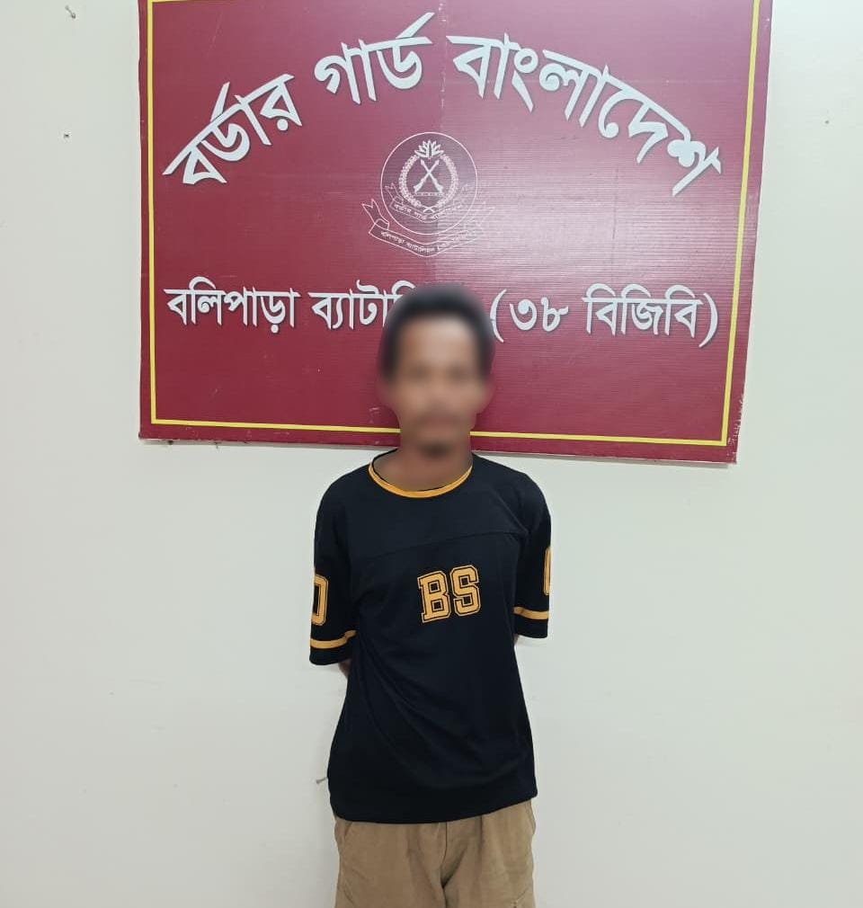 থানচি-বান্দরবান সড়কে চাঁদাবাজির সময় জেএসএস সদস্য আটক