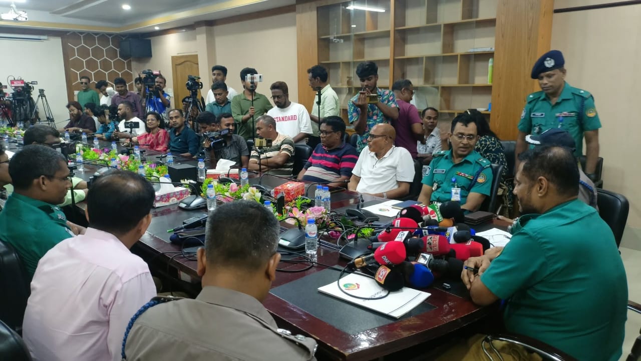 রংপুর মেট্রোপলিটন পুলিশের তিন মাসের কার্যক্রম তুলে ধরে প্রেস ব্রিফিং