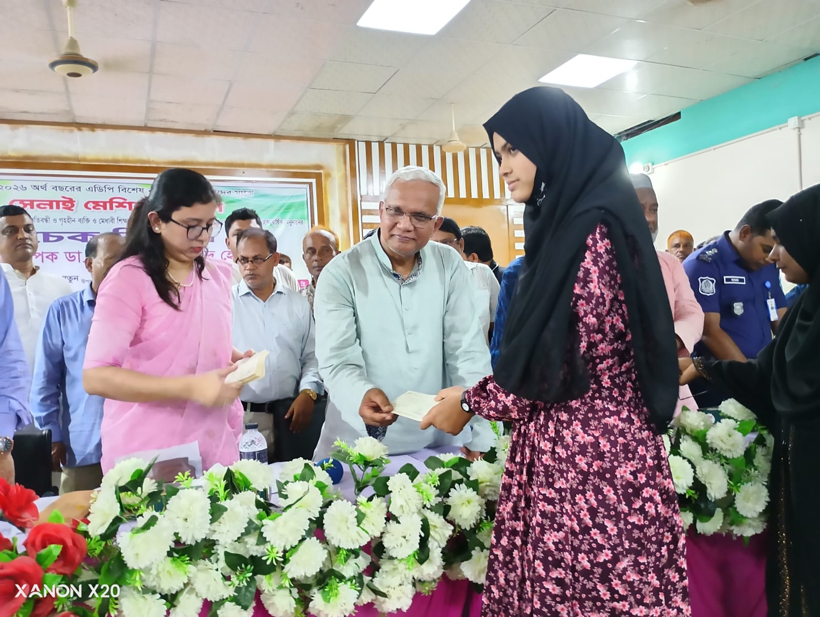 বিরামপুরে অসহায় দুস্থ ও প্রতিবন্ধীদের মাঝে বিশেষ অনুদান, সেলাই মেশিন ও চেক বিতরণ