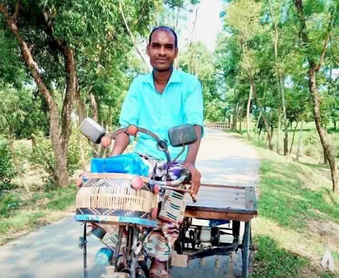 নিয়ামতপুরে নাশকতা মামলায় আওয়ামী লীগ সমর্থক ভ্যানচালক গ্রেপ্তার