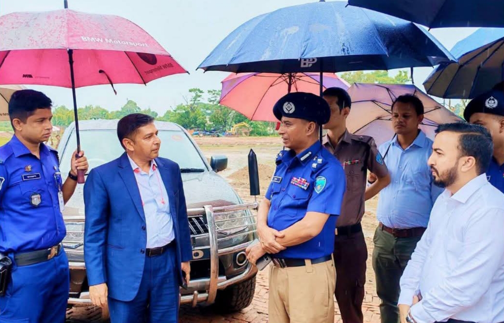প্রধানমন্ত্রীর সম্ভাব্য সফর ঘিরে ফটিকছড়িতে প্রস্তুতি জোরদার, পরিদর্শনে বিভাগীয় কমিশনার ও ডিআইজি
