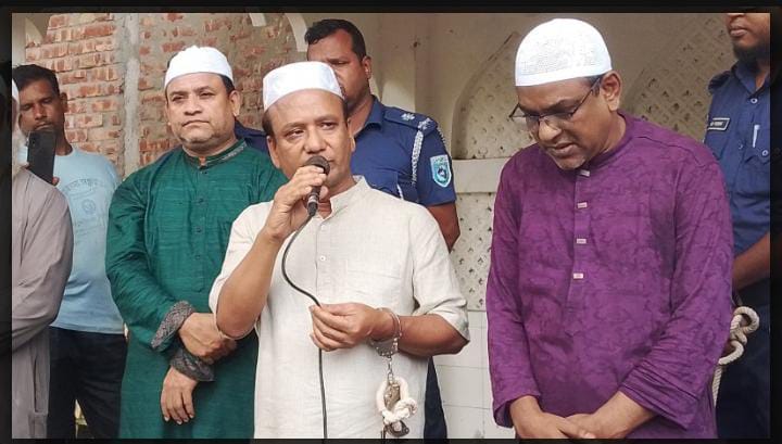 নীলফামারীতে প্যারোলে মুক্তি পেয়ে মায়ের জানাজায় সাবেক উপজেলা চেয়ারম্যান সাহিদ মাহমুদ