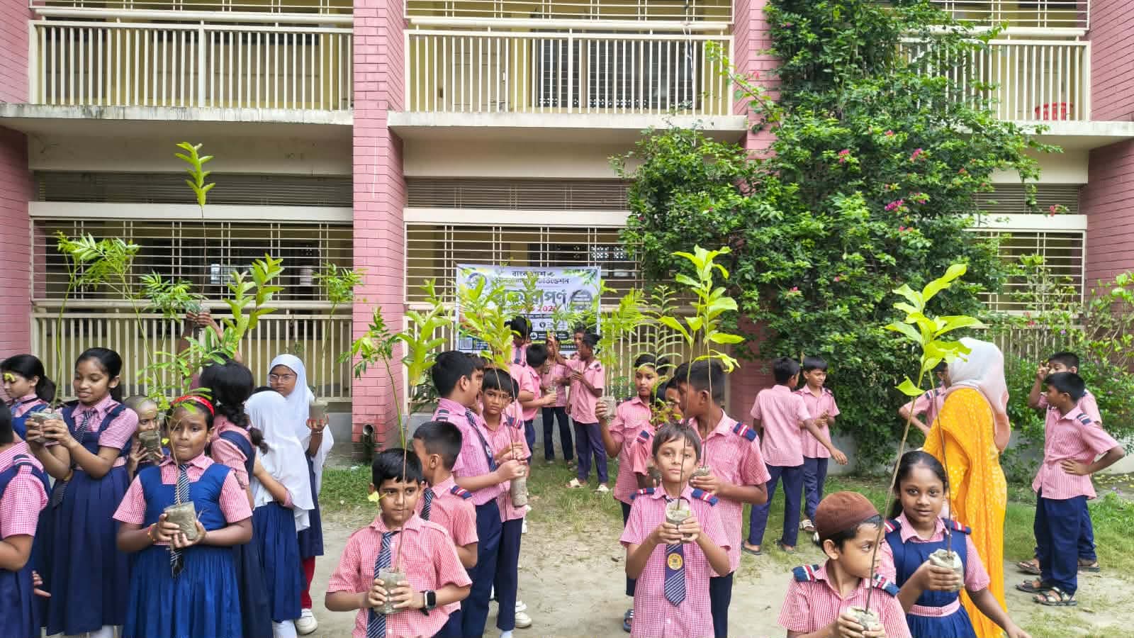 বাংলাদেশ মানবকল্যাণ ফাউন্ডেশনের পক্ষ থেকে টাংগাইলে শিক্ষার্থীদের মাঝে বৃক্ষ চারা বিতরণ