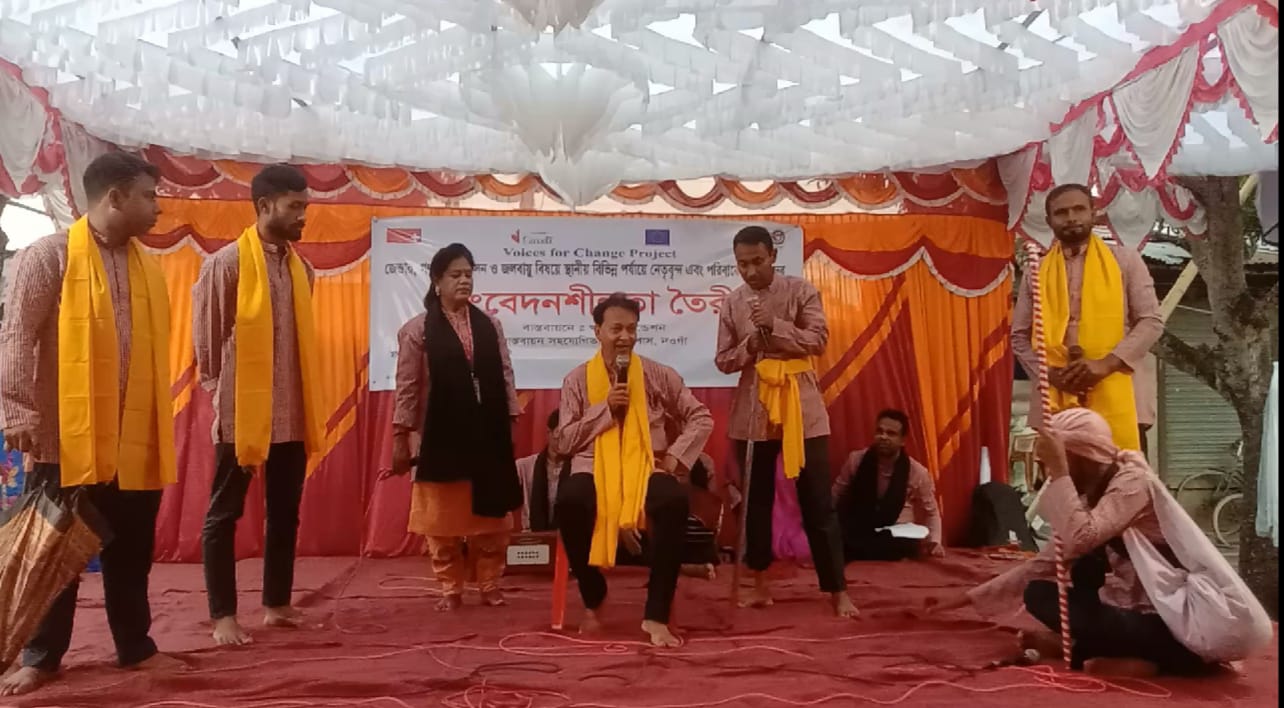 নওগাঁয় মানাপের নাট্য প্রদর্শনী