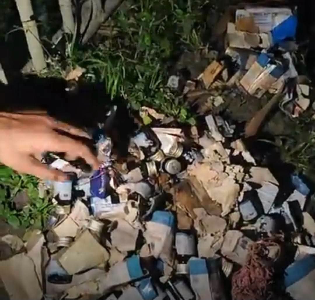 রাজিবপুরে রাতের আঁধারে মেয়াদোত্তীর্ণ কয়েক বস্তা ঔষধ পোড়ানোর অভিযোগ