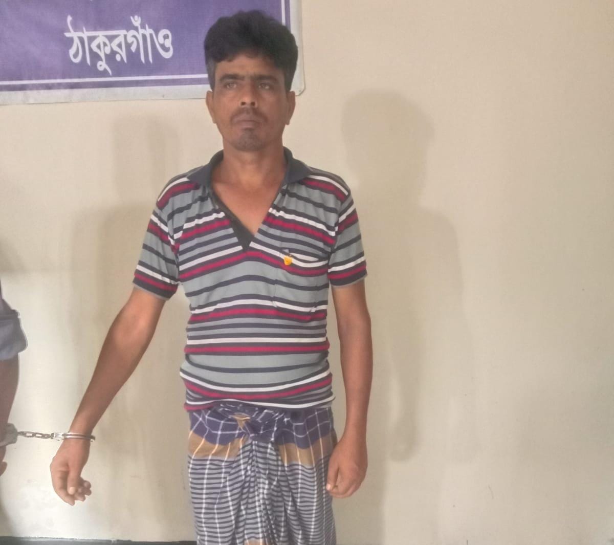 ওসি আমানের নেতৃত্বে এএসআই জ্যোতিষের পরিকল্পনায় রাণীশংকৈল ৬৫ পিস ইয়াবাসহ বাসেদ আটক