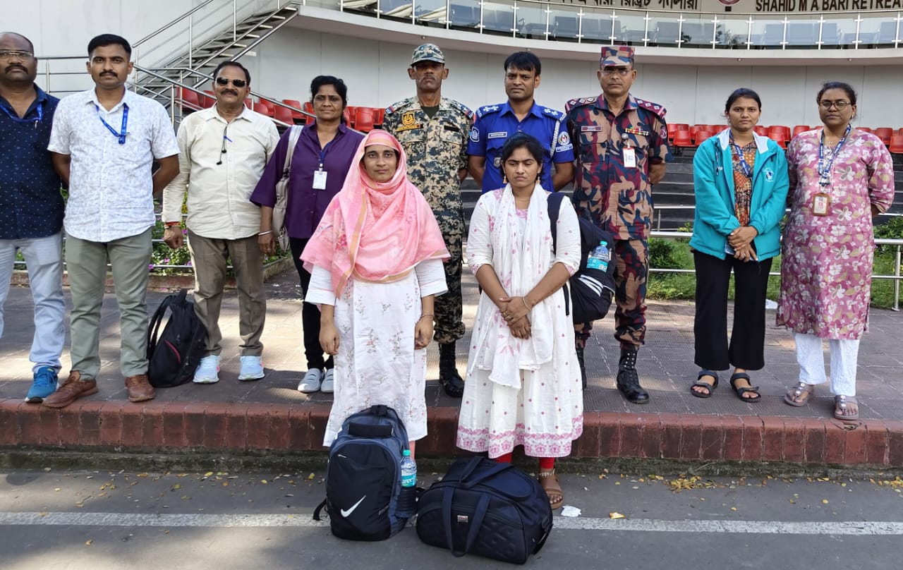 দীর্ঘদিন ভারতে কারাভোগ শেষে বেনাপোল দিয়ে দেশে ফিরল তিন তরুণী