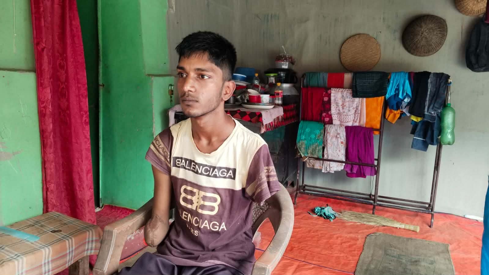 দুই হাত হারিয়েও থামেনি, মুখ দিয়ে লেখে দাখিল পাশ করলো রিয়াদ