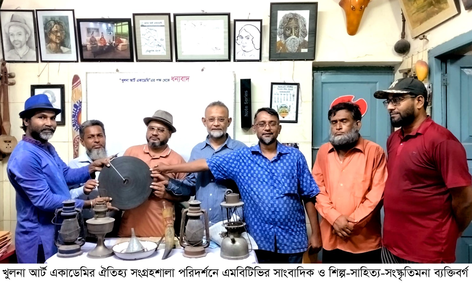 খুলনা আর্ট একাডেমি পরিদর্শনে এমবিটিভির সাংবাদিক ও শিল্প-সাহিত্য-সংস্কৃতিমনা ব্যক্তিরা