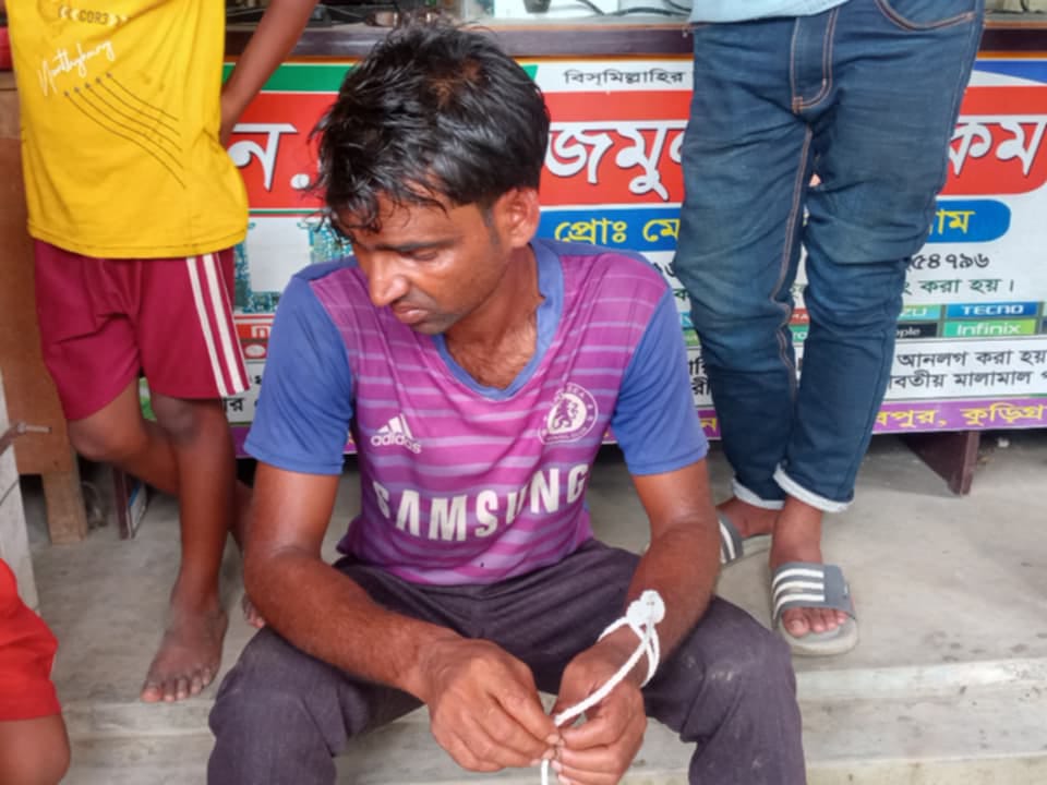 নয়াচর বাজারে ইয়াবাসহ জনতার হাতে জাহিদুল আটক