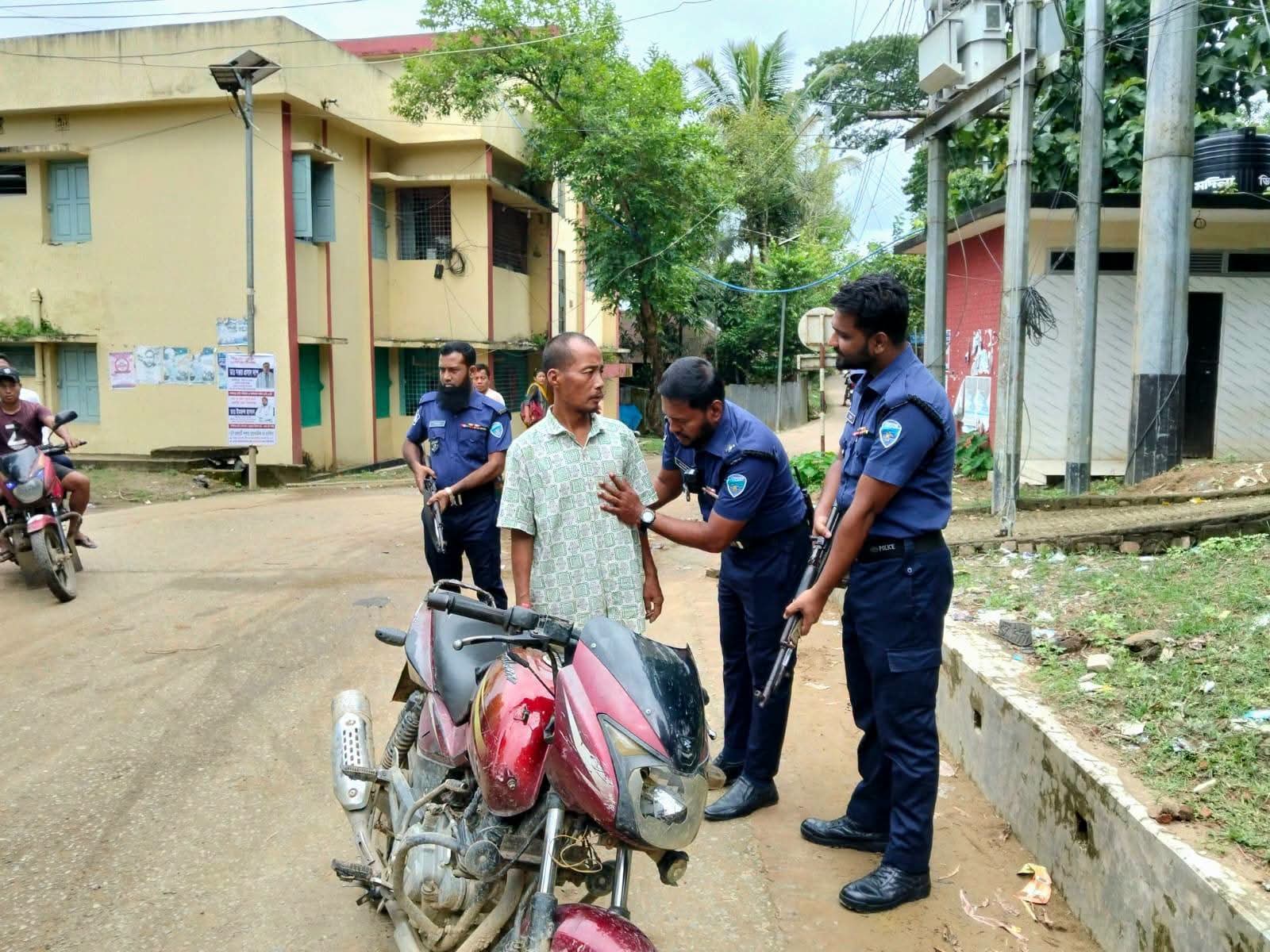 মাদকবিরোধী অভিযানে রাঙ্গামাটি জেলা পুলিশের চেকপোস্টে কঠোর নজরদারি