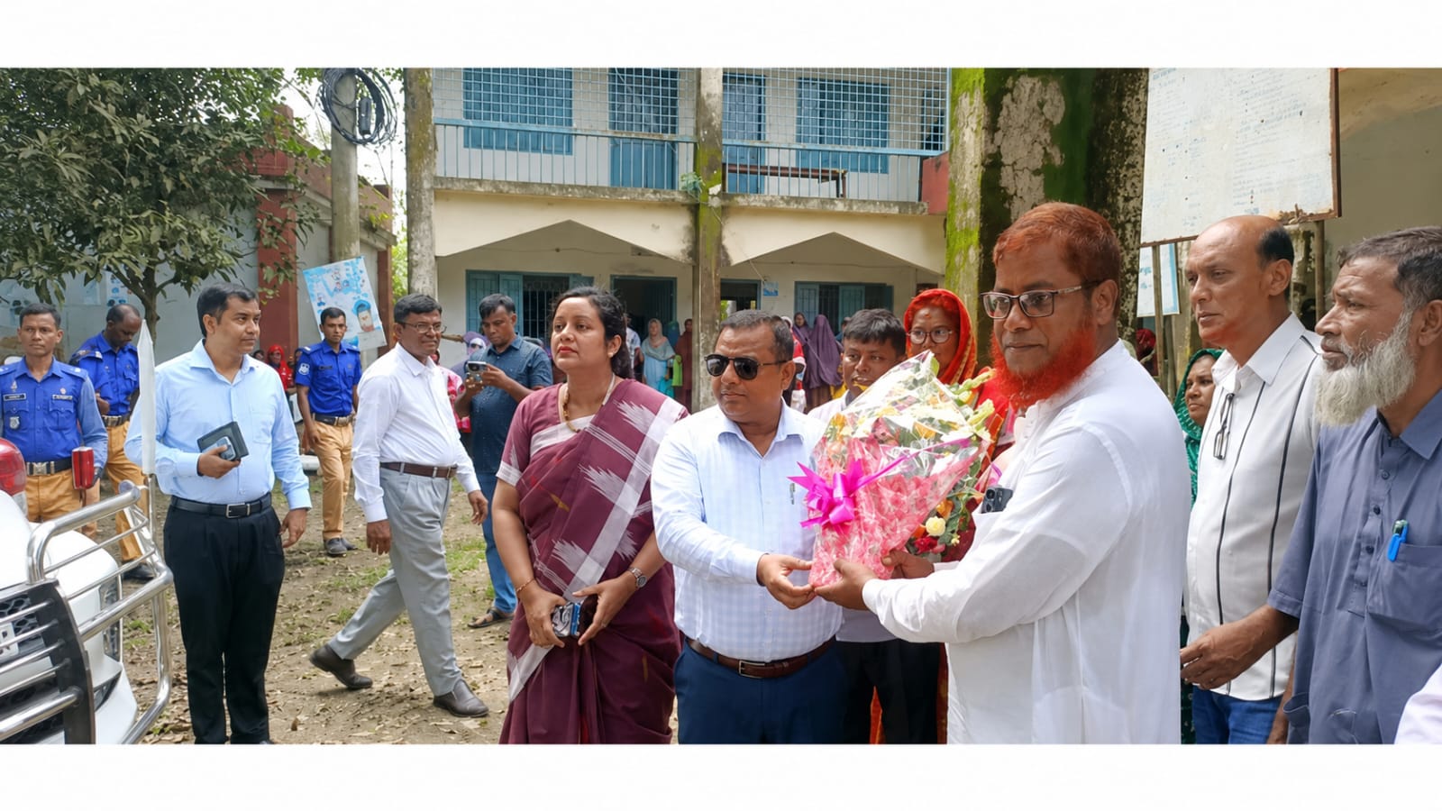 তাড়াশে তালম ইউনিয়ন পরিষদ পরিদর্শনে জেলা প্রশাসক আমিনুল ইসলাম