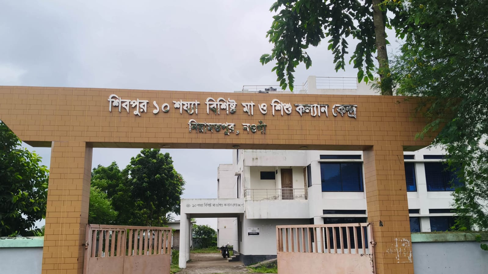 নিয়ামতপুরের শিবপুরে অযত্নে পাঁচ বছর ধরে পড়ে আছে ১০ শয্যা বিশিষ্ট মা ও শিশু কল্যান কেন্দ্র