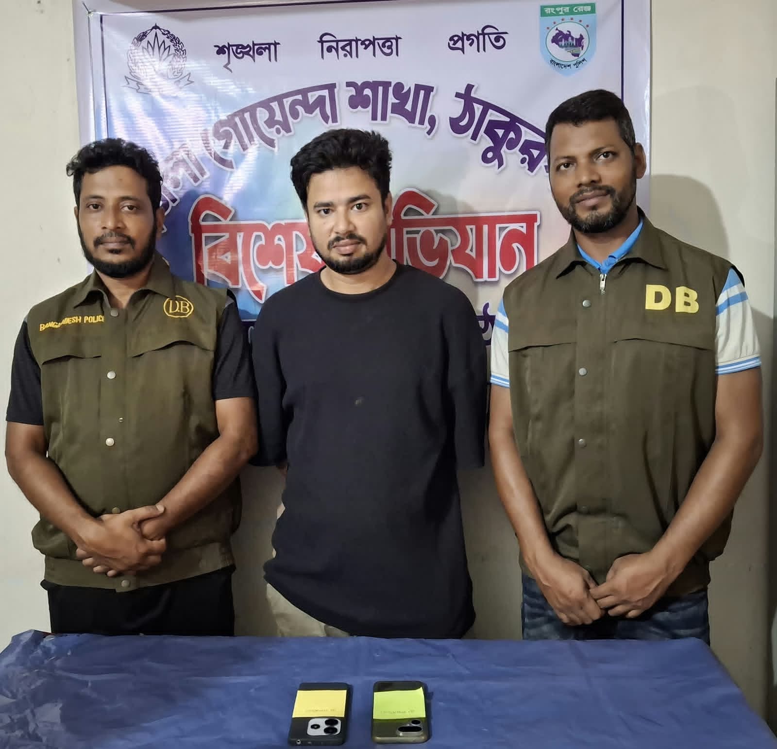ঠাকুরগাঁওয়ে ডিবির জালে ‘ক্যাসিনো সম্রাট’ নূর আলম, মোবাইলে ২০ ক্যাসিনো অ্যাপ
