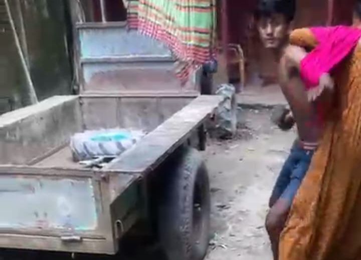 জগন্নাথপুরে ট্রলি চলাচলে বাধা দেওয়ায় মা-মেয়েকে কুপিয়ে ও পিটিয়ে জখম, থানায় অভিযোগ