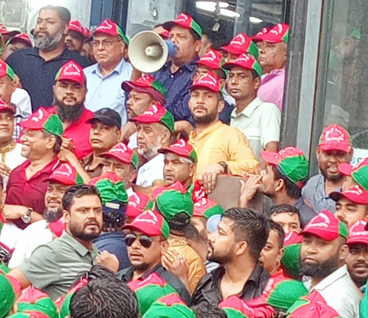 ​বৃষ্টি উপেক্ষা করে গাজীপুরে বিএনপির ৪৮তম প্রতিষ্ঠাবার্ষিকী উদযাপন