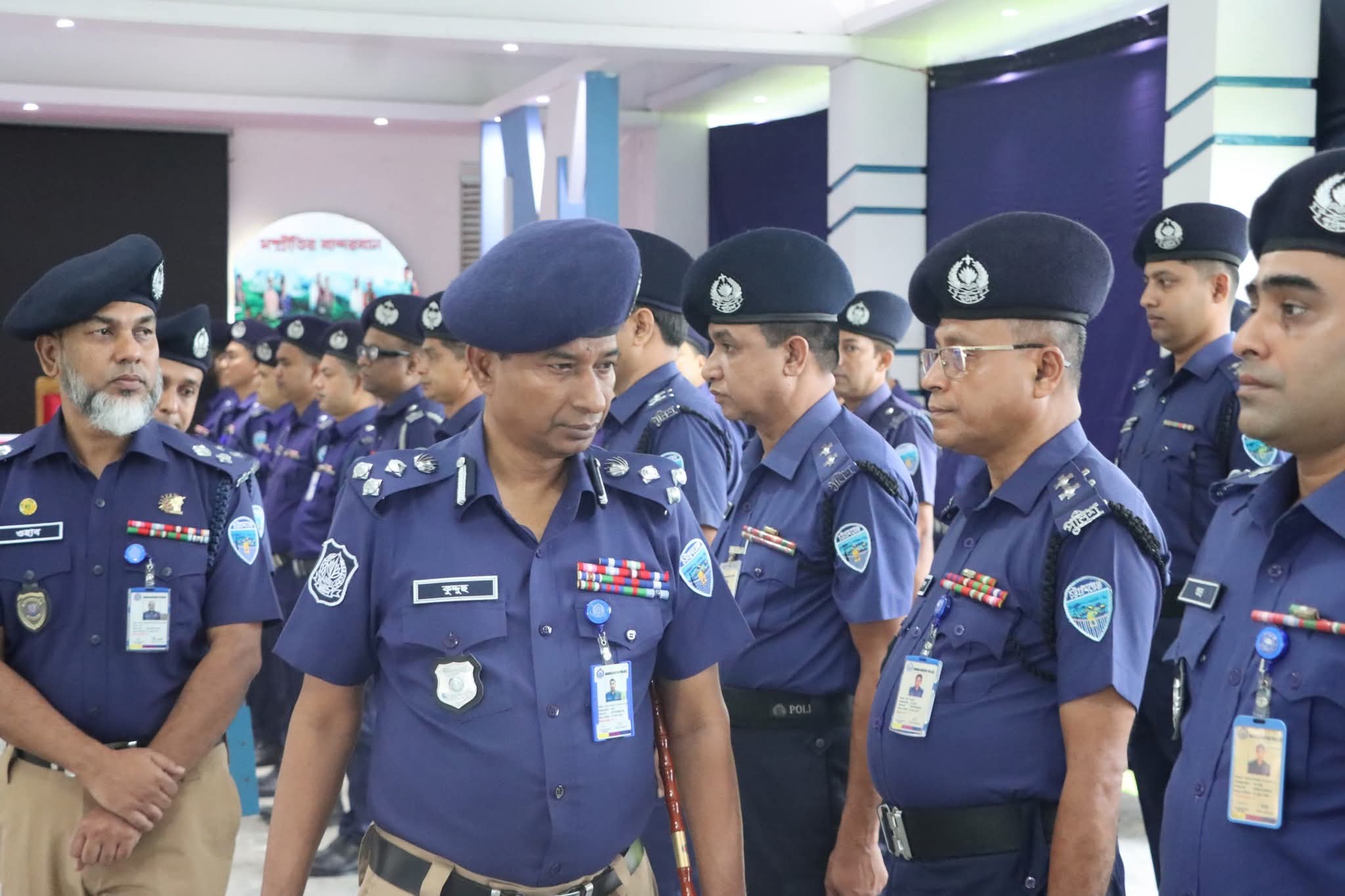 বান্দরবান জেলা পুলিশের মাস্টার প্যারেড ও অস্ত্রাগার পরিদর্শনে চট্টগ্রাম রেঞ্জের ডিআইজি