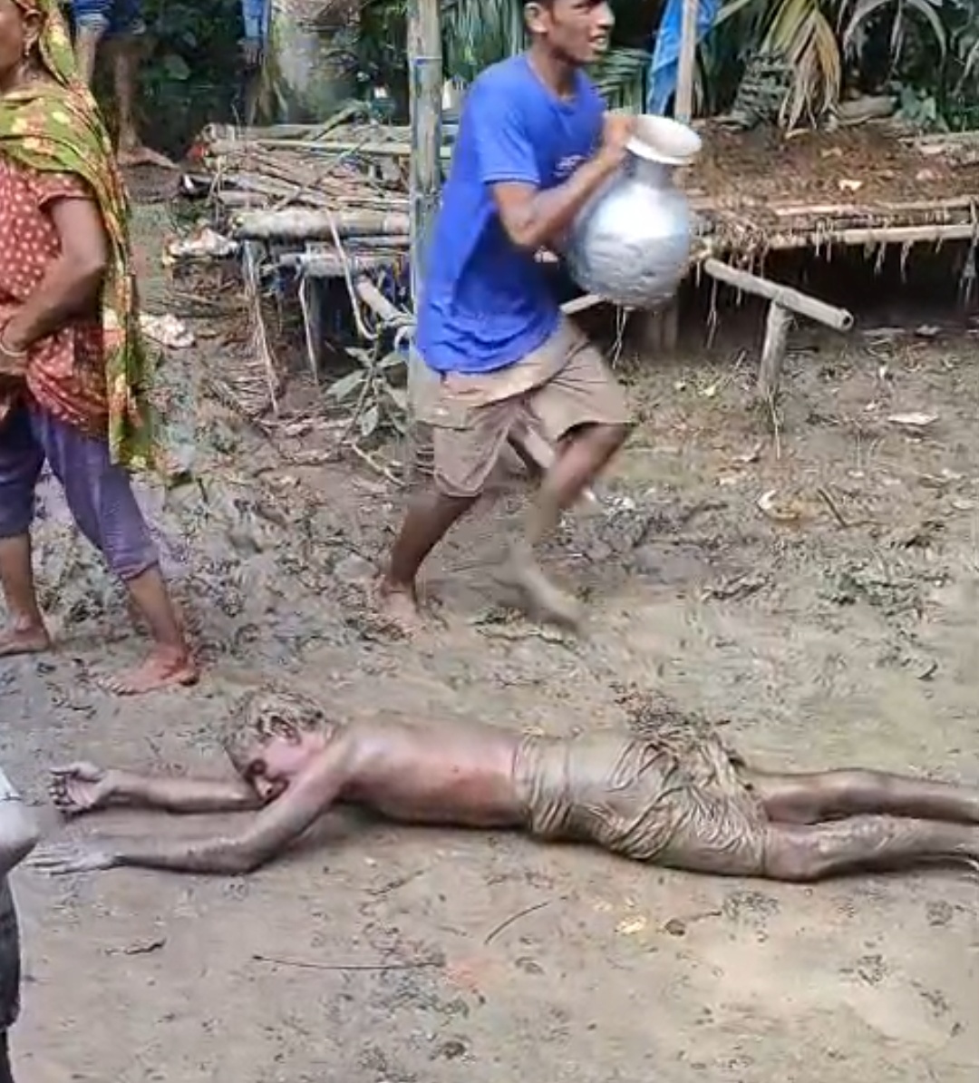 শান্তিগঞ্জে অগ্নিকাণ্ড, সর্বস্ব হারাল ৩ পরিবার