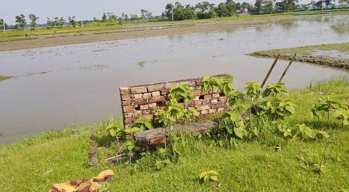 সংস্কারের অভাবে গাবী গ্রামের শ্মশানের বেহাল দশা