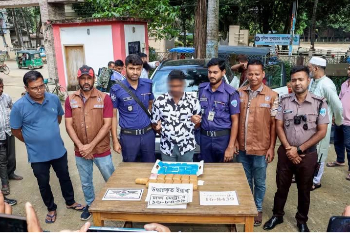 বান্দরবানে পুলিশের অভিযানে ৩০,০০০ পিস ইয়াবাসহ প্রাইভেটকার ও মোবাইল ফোন জব্দ! গ্রেফতার-১