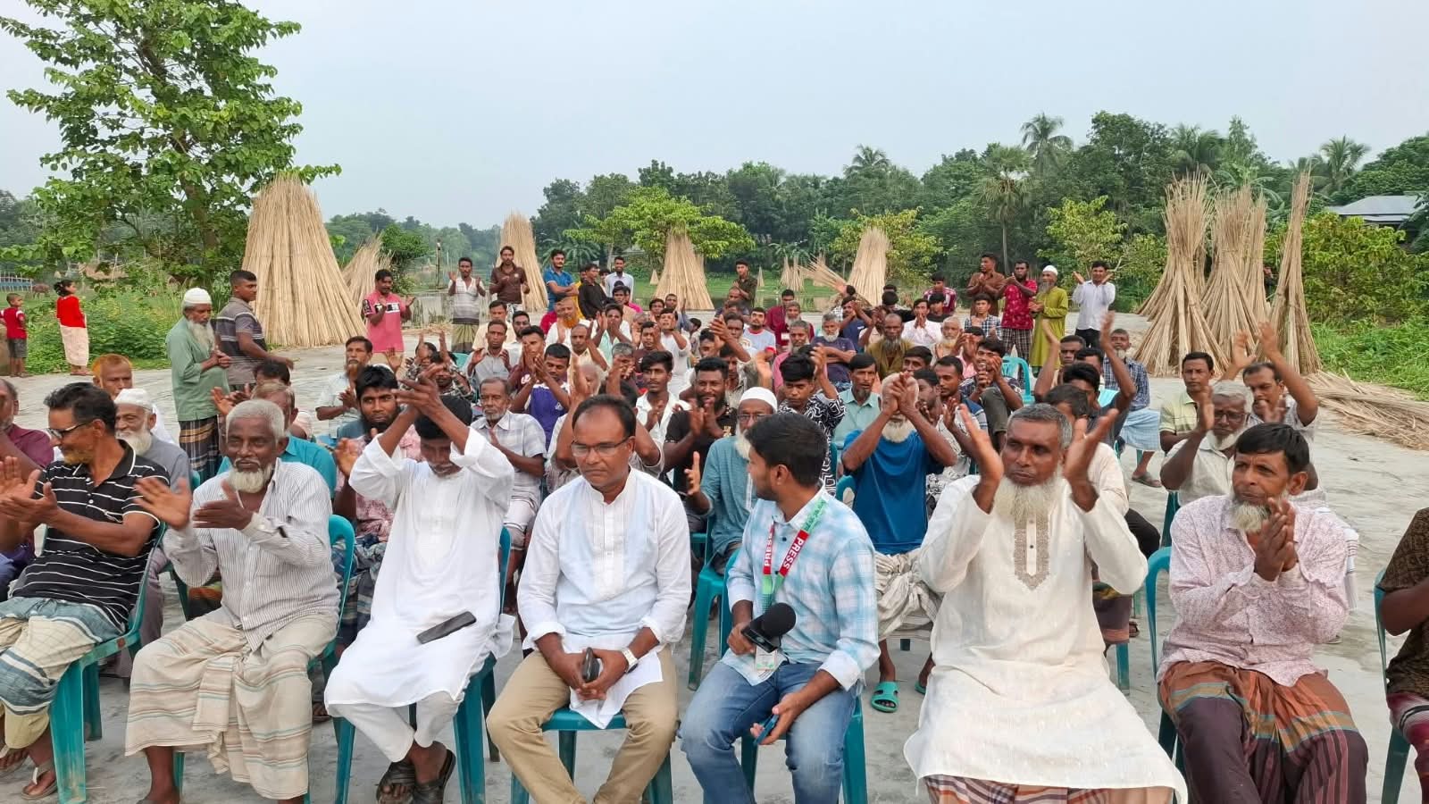 চামারীতে নির্বাচনের হাওয়া! সম্ভাব্য চেয়ারম্যান প্রার্থীদের মুখোমুখি ‘আলাপন’