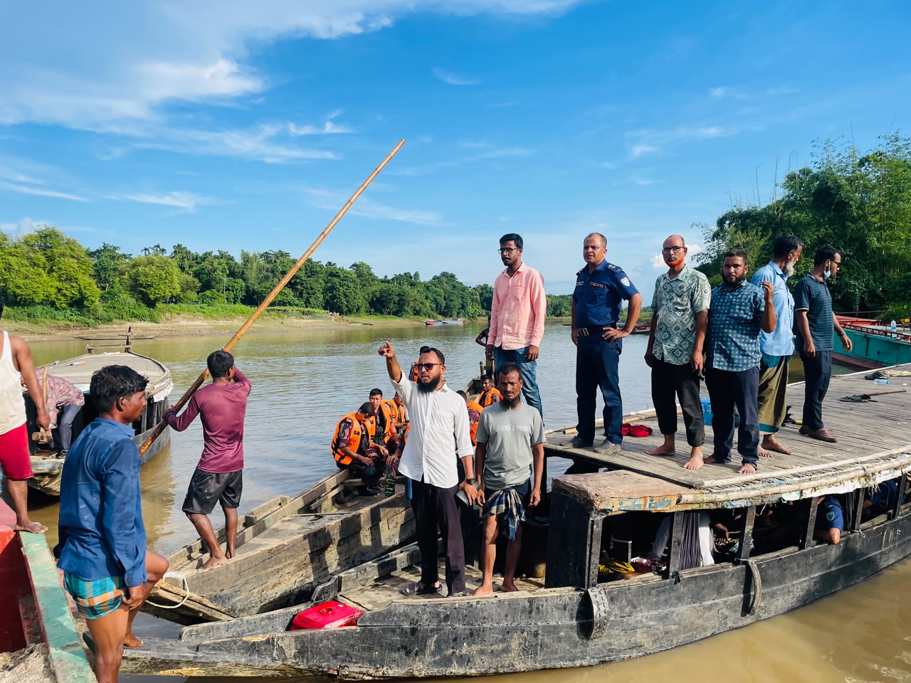 গোয়াইনঘাটে টাস্কফোর্সের অভিযান: ৫ লক্ষ টাকা জরিমানা ও ২৭টি ড্রেজার ধ্বংস