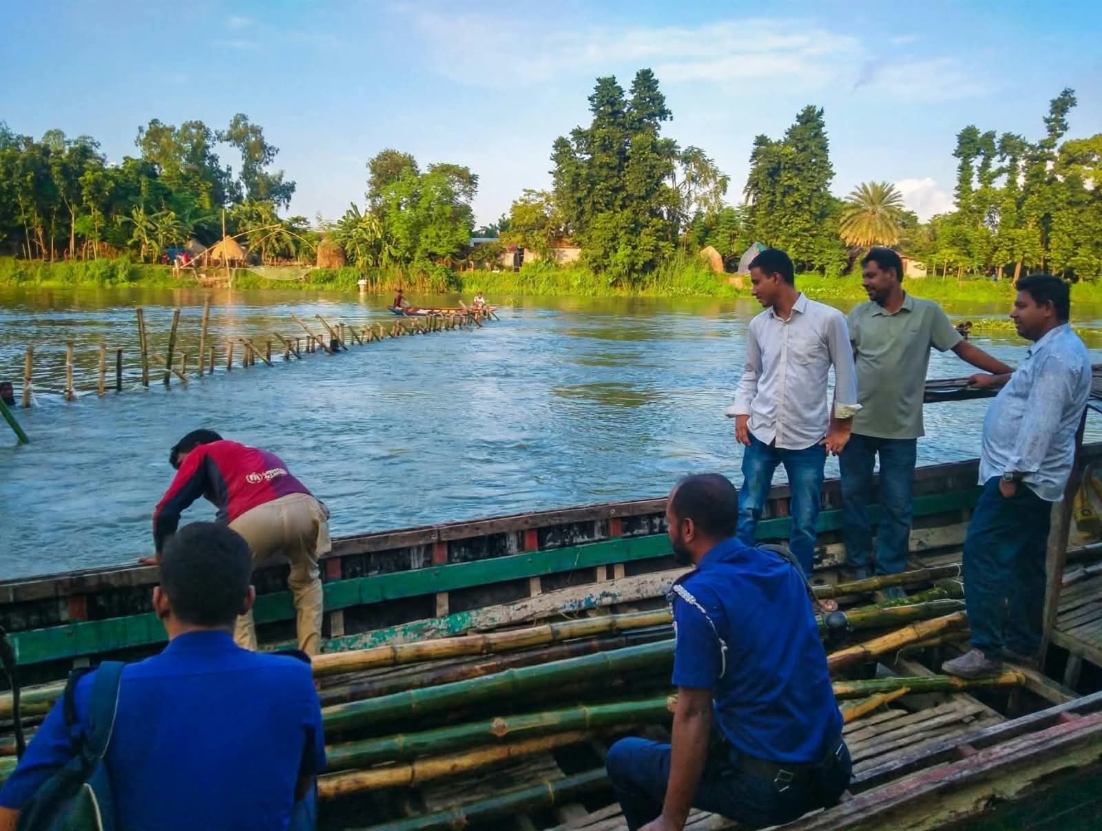 স্রোতিজাল দিয়ে মাছ শিকার বন্ধে সিংড়ায় প্রশাসনের অভিযান